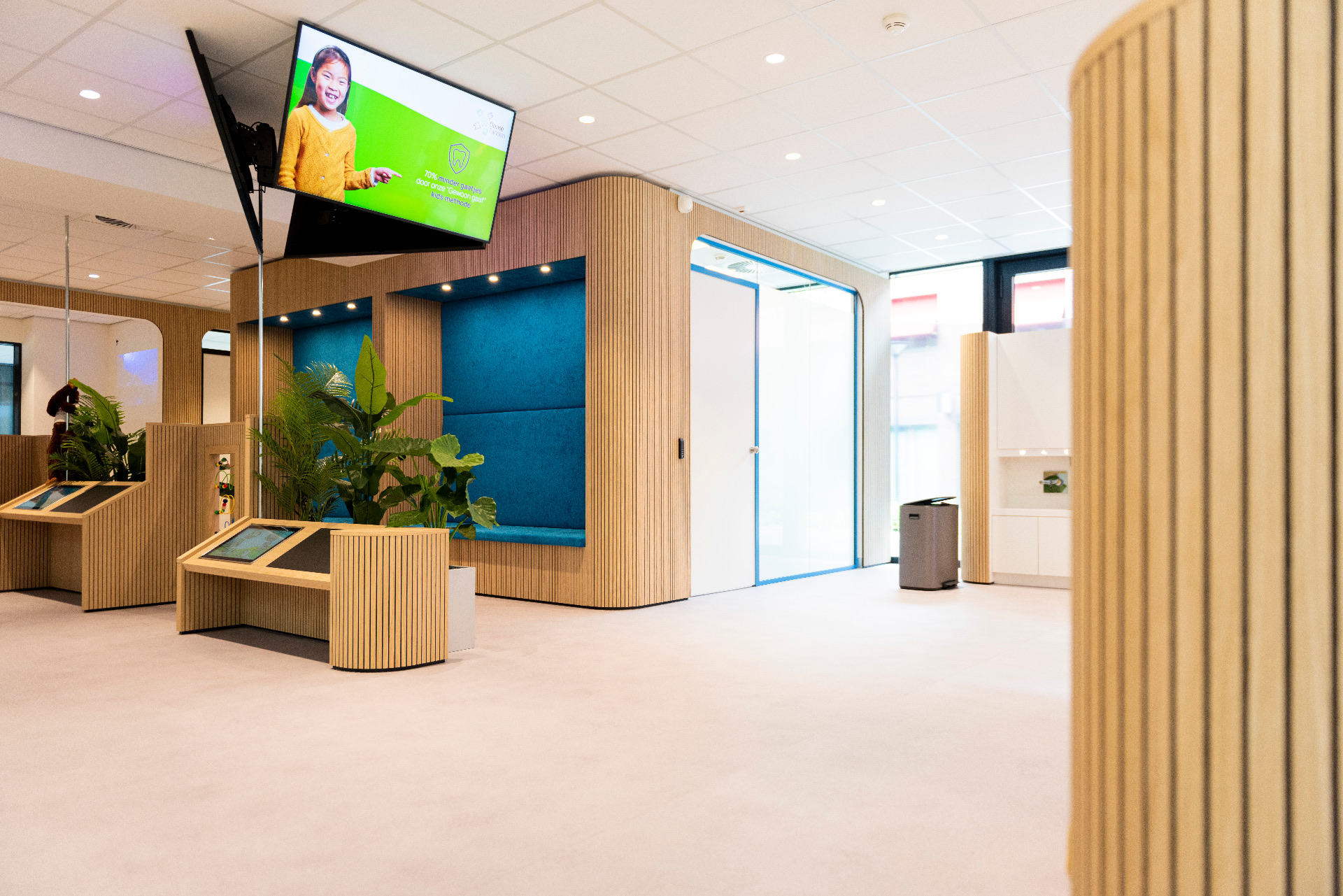 Lichte projectruimte met vinylvloer